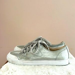 Soft Silver Tretorn Marley sneakers 7.5 in very good condition!